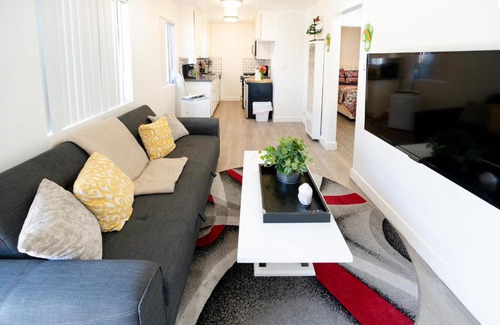 Wilshire Apartment | Cozy Koreatown/Hollywood 2 Bedroom