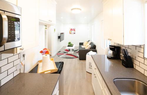 Wilshire Apartment | Cozy Koreatown/Hollywood 2 Bedroom