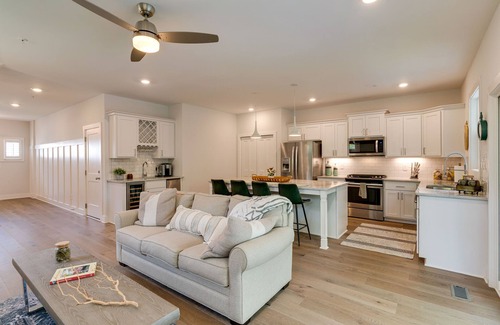 Gallatin Condo | Cozy Lake Condo - Two Covered Porches - Boat Slip!