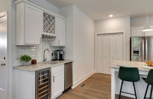 Gallatin Condo | Cozy Lake Condo - Two Covered Porches - Boat Slip!