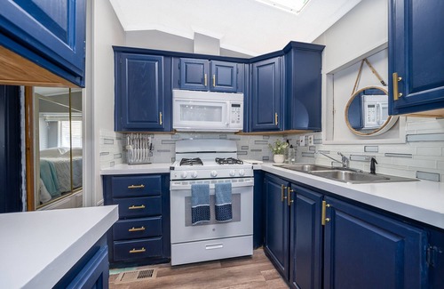 Kissimmee Cottage | Cozy Lake Cottage - 4 miles to Disney