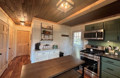 Piseco Cottage | Cozy Lake Cottage sleeps 8