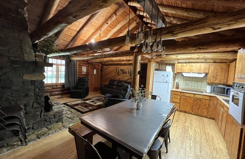 Rogers Cabin | Cozy Lake Front Family Friendly Cabin, Bunk House, Kayaks and Canoe!