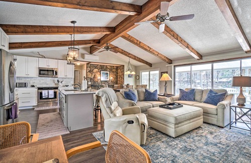 Robbinsville Cottage | Cozy Lake Santeetlah Cottage with Dock & 3 Kayaks!