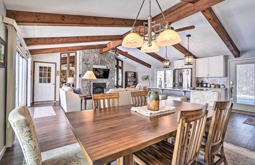 Robbinsville Cottage | Cozy Lake Santeetlah Cottage with Dock & 3 Kayaks!