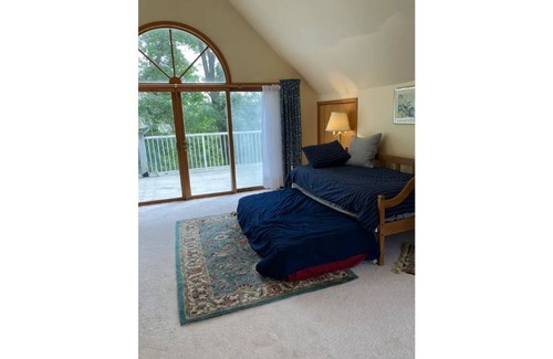 Oxford House | Cozy lake view home-family friendly