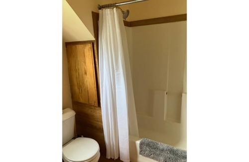 Oxford House | Cozy lake view home-family friendly
