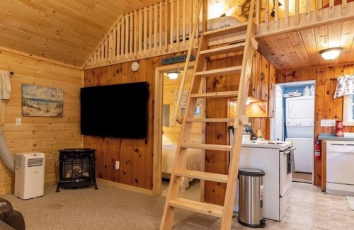 Otis Cabin | Cozy Lakefront Cabin near Acadia National Park