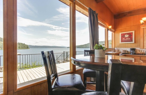 Worley Cabin | Cozy Lakefront Cabin w/Private Dock & 2 Boat Slips on Lake Coeur d'Alene