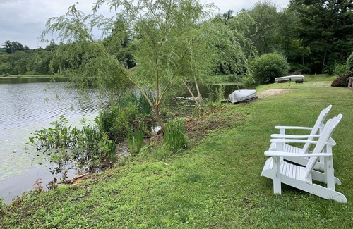 Wilbraham House | Cozy Lakefront Cottage