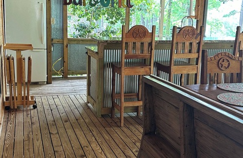 Heber Springs House | Cozy Lakefront: Family Friendly Home with Gentle walk to Greers Ferry Lake