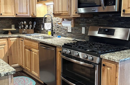 Heber Springs House | Cozy Lakefront: Family Friendly Home with Gentle walk to Greers Ferry Lake