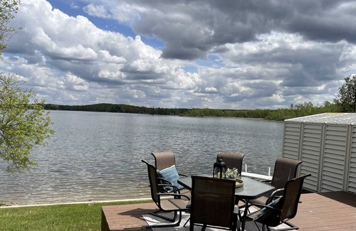 Bottineau Cabin | Cozy Lakefront Getaway on Lake Metigoshe