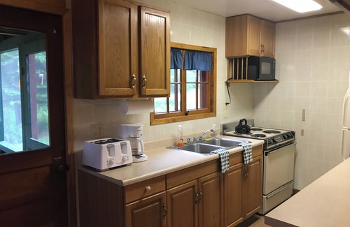 Speculator Cabin | Cozy Lakeside Escape on Lake Pleasant.