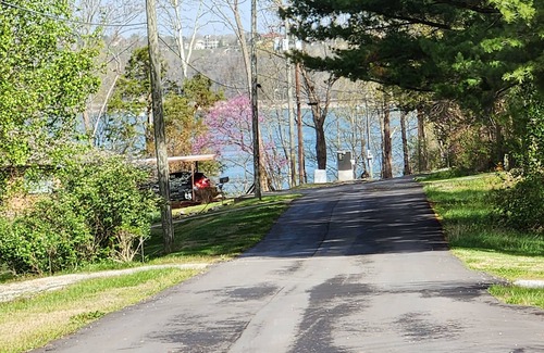 Sloans Valley House | Cozy Lakeside House w/Loft - Sleeps 6 - Close to Burnside, Somerset & Lee's Ford