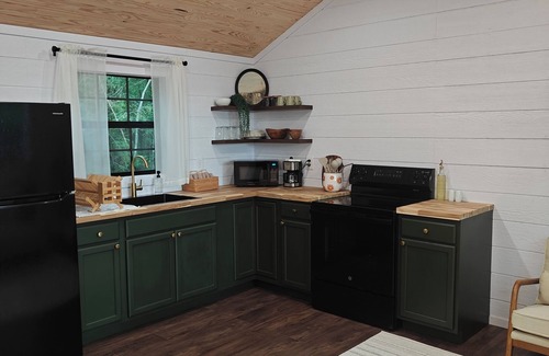 Columbus Cottage | Cozy little cottage tucked back into the woods