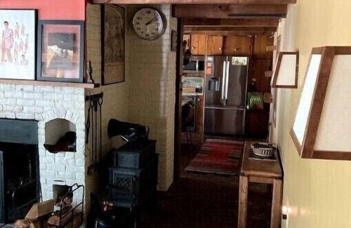 Edgecomb House | Cozy Lodge Meets Mid Century Hideaway