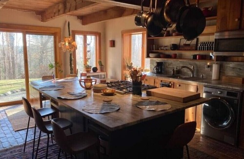 Edgecomb House | Cozy Lodge Meets Mid Century Hideaway