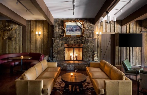 Jackson Hotel | Cozy Lodge w/Heated Pool & Pet-Friendly Policy at Jackson Hole