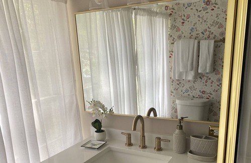 Covington Apartment | Cozy loft in the heart of downtown Covington.