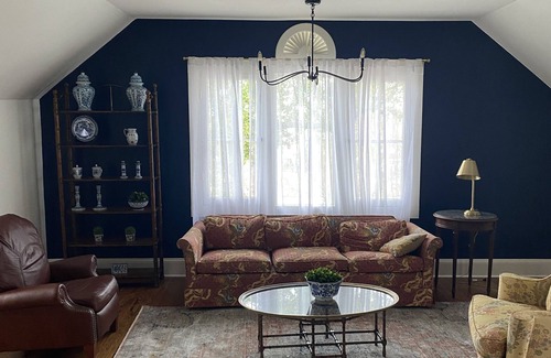 Covington Apartment | Cozy loft in the heart of downtown Covington.