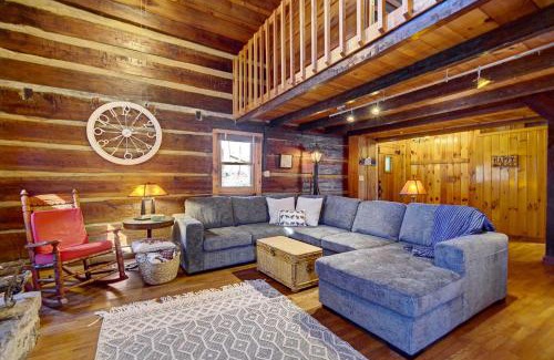 Townsend House | Cozy Log Cabin 6 Mi to Great Smoky Mtns NP!