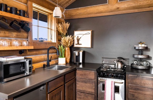 Livingston Cabin | Cozy Log Cabin in the Heart of Paradise Valley, Montana