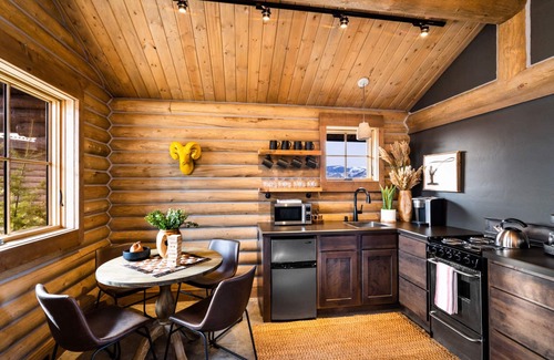Livingston Cabin | Cozy Log Cabin near Yellowstone River and Park