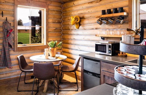 Livingston Cabin | Cozy Log Cabin near Yellowstone River and Park