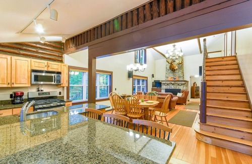 Lucerne-in-Maine Cabin | Cozy Log Cabin on Beautiful Phillips Lake near Bar Harbor and Camden