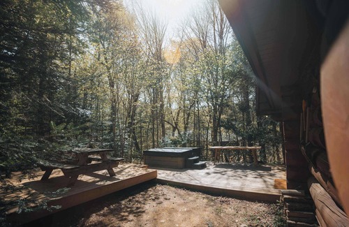 Lac Superieur Village Ski Chalet | Cozy Log Cabin with Spa - 3 min of Tremblant