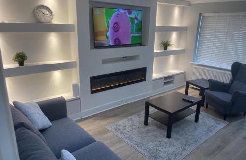 Thamesmead House | Cozy London Home with Three Bedrooms