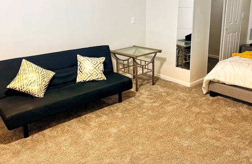 West Columbus Apartment | Cozy lower level apartment 10min from Columbus OH