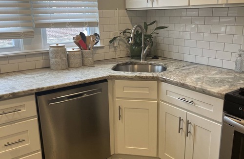 East Mount Airy Bed & Breakfast | Cozy Lux FOUR bedroom Bed and Breakfast