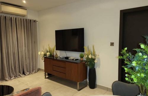 Accra Apartment | Cozy & Luxurious East Legon Apt with gym, pool & rooftop