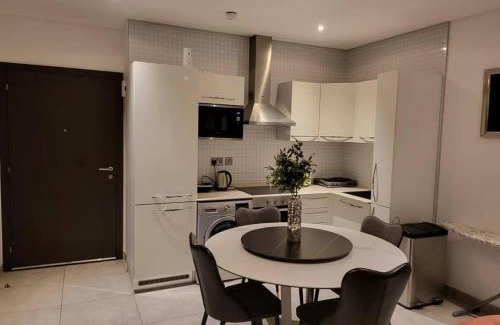 Accra Apartment | Cozy & Luxurious East Legon Apt with gym, pool & rooftop