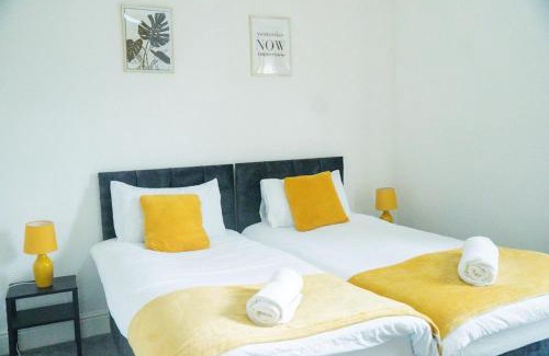 Clayton House | Cozy Manchester Retreat with 2 Bedrooms