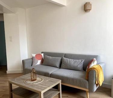 Faubourg Apartment | Cozy Mezzanine Hideaway