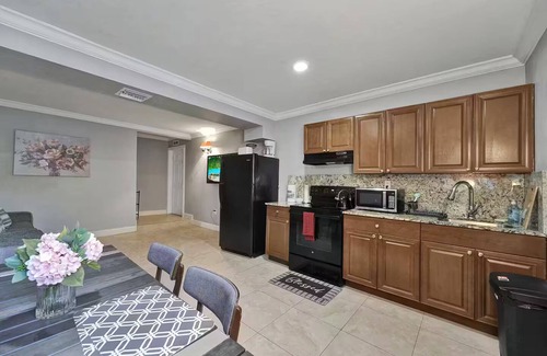 Golden Glades Apartment | Cozy Miami Apt - TOP RATED! ! !