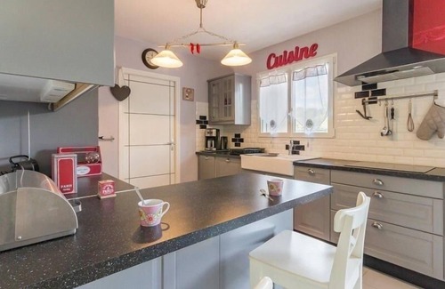 Saint-Brevin-les-Pins Cottage | Cozy Modern Home by the Sea with Spacious Interiors, WiFi, and Double Garage in Saint-Brevin-les-Pins