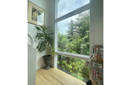 Bridgewater Apartment | Cozy💡 modern space w free parking huge yard!