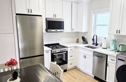Greenwich Apartment | Cozy modern 2br retreat in charming Greenwich. Just remodeled!