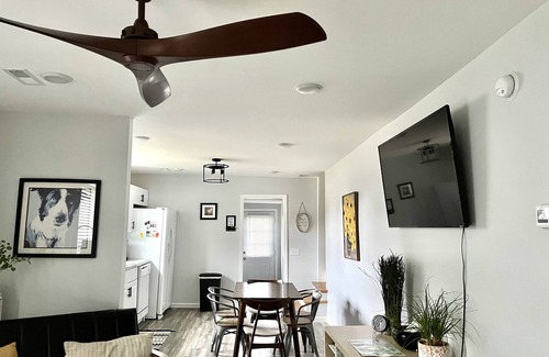Stanton House | Cozy Modern 3-bd, Pet Friendly, 12 miles from RRG!