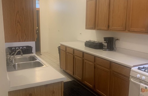 Lawndale Apartment | Cozy Modern -3BRS and 2BAS located10mins from Downtown Chicago