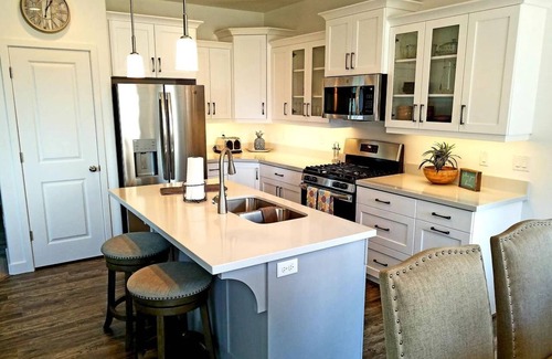 Herriman House | Cozy Modern 5 Bedroom Home w/Finished Basement