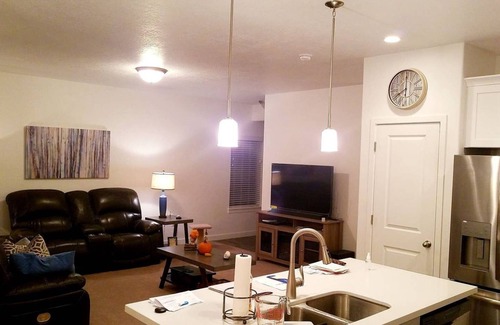 Herriman House | Cozy Modern 5 Bedroom Home w/Finished Basement