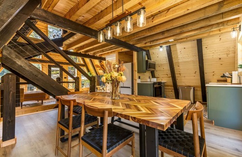 New Plymouth Cabin | Cozy Modern A-Frame, Pickleball, PrivateHot Tub, Fire Pit, Kids Playhouse
