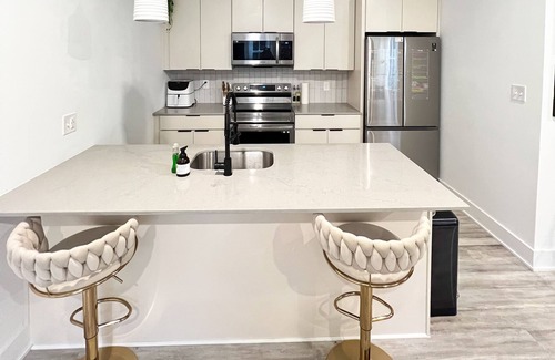 Germantown Apartment | Cozy Modern apartment in peaceful Philadelphia with WiFi, AC