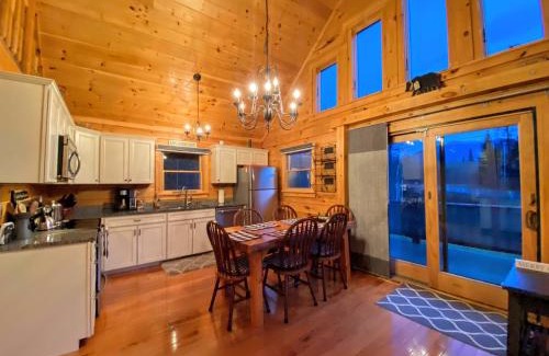Twin Mountain Villa | Cozy modern log cabin in the White Mountains - AC - granite - less than 10 minutes from Bretton Woods