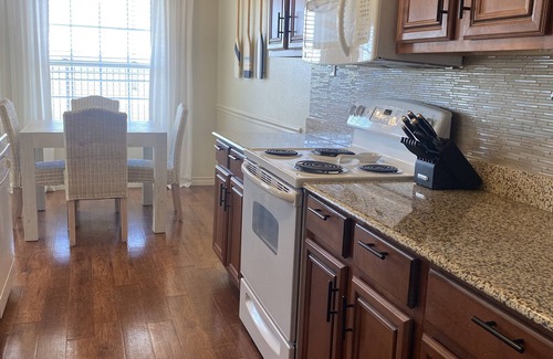 Afton House | Cozy Monkey Island Townhome - Pool - Gym - Walk To Marina/Lakeside Restaurant